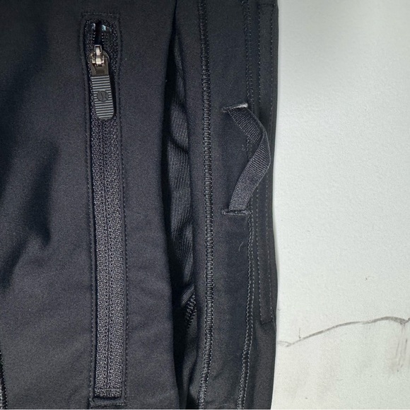 lululemon speed up shorts 2.5” - Picture 7 of 9